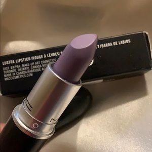 MAC EVENING BUZZ LUSTRE LIPSTICK